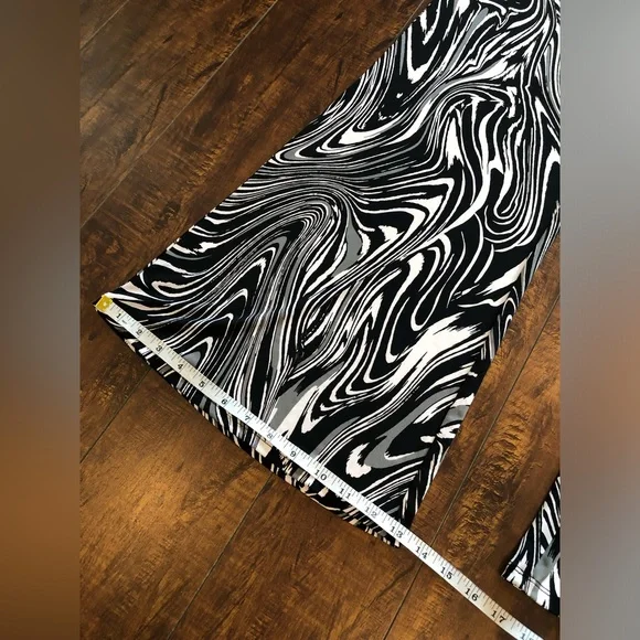 Bar III Plus Size Swirl-Print Flare-Leg Pants, Size 4X Black & White NWT - Picture 4 of 13